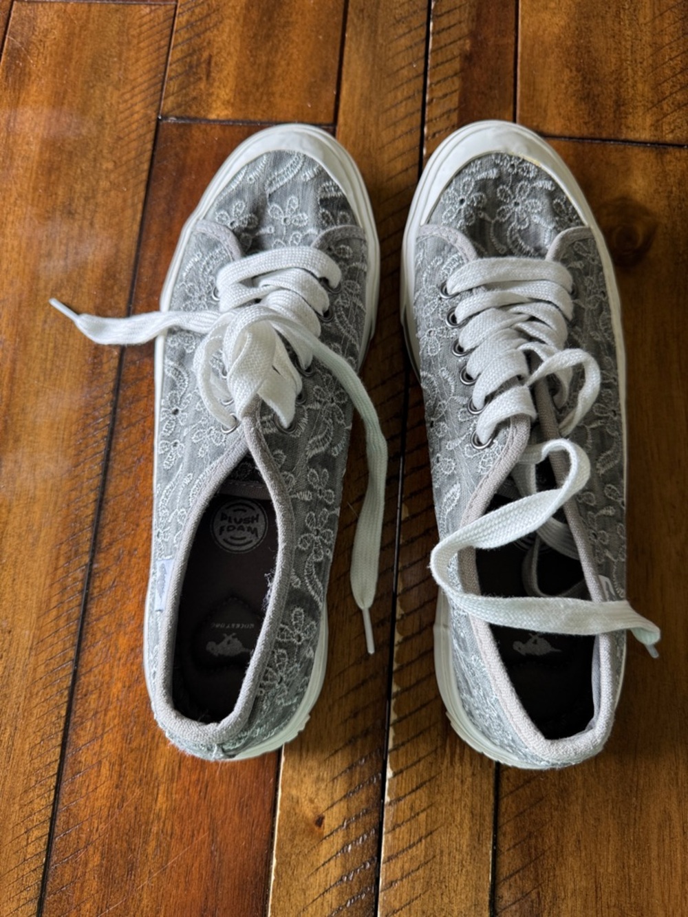 RocketDog Lace-Detail Gray Women's Lace-Up Sneakers. Size 9